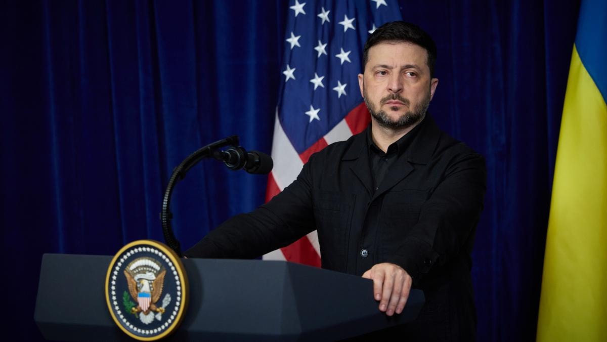 Guerra Ucraina, media russi: drone su hotel nel Kherson, almeno 24 morti. Zelensky: accordo di pace pronto al 90%