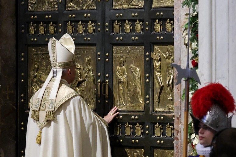 Il Pontefice chiude la Porta Santa
