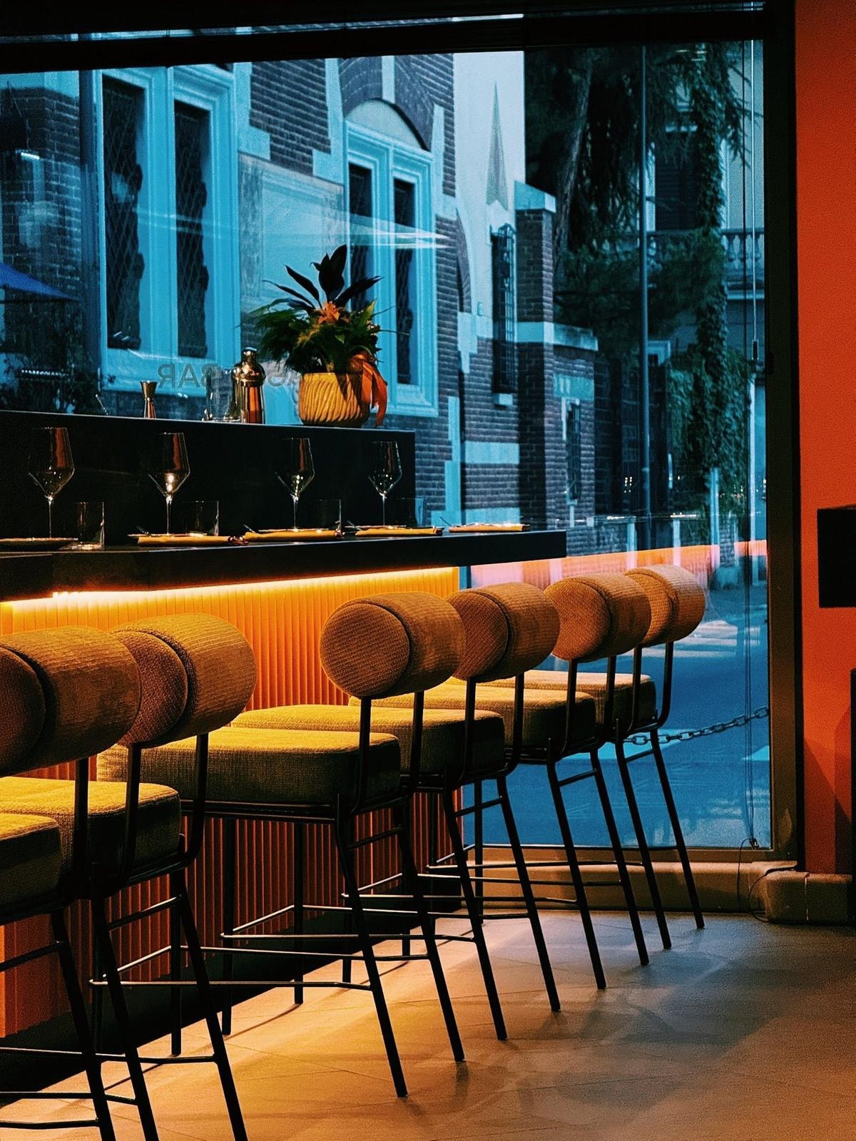 Il fine dining fuori dal centro: la cucina gourmet rinasce in periferia
