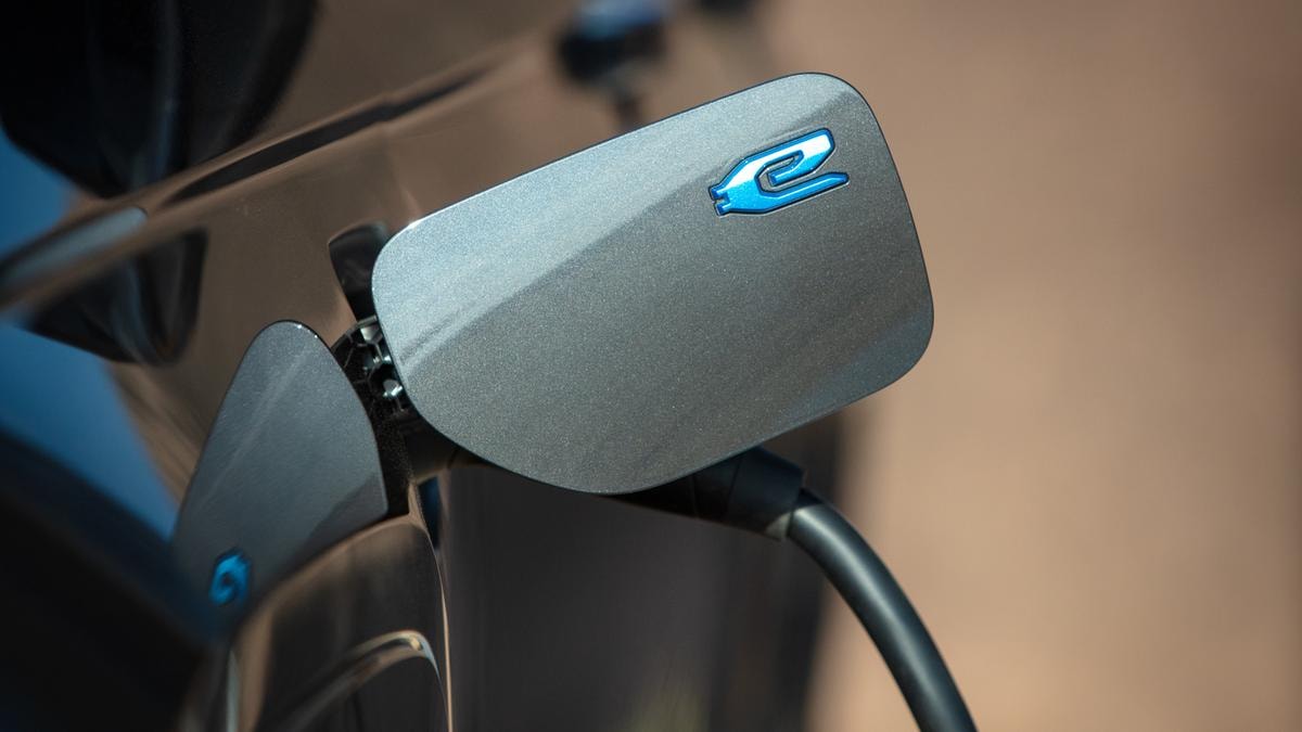L'attacco plug-in di una Jeep Grand Cherokee