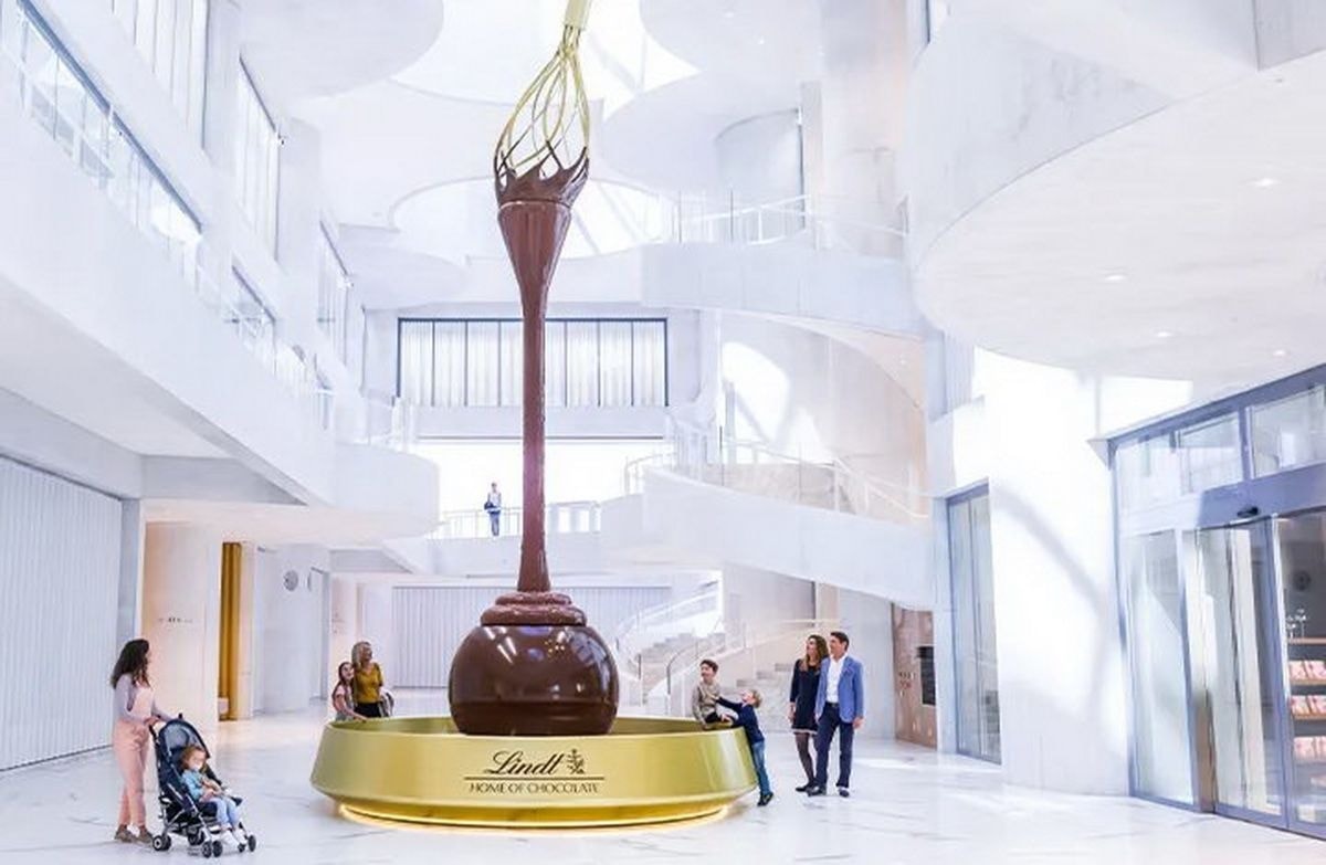 Lindt, l’aumento a due cifre dei prezzi spinge i ricavi nel 2025