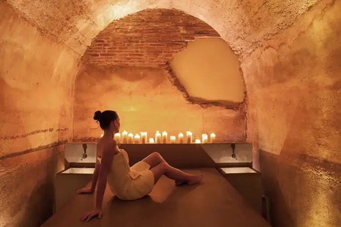 Dormire in monastero: i più esclusivi hotel di lusso ricavati da conventi, abbazie ed eremi in Italia