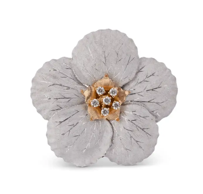 Spilla in oro bianco, rosa e giallo con diamanti incisa con le tecniche