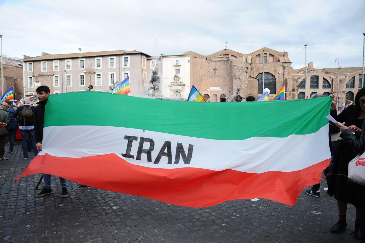 MANIFESTAZIONE PER LA PACE, MANIFESTANTI, BANDIERA IRAN