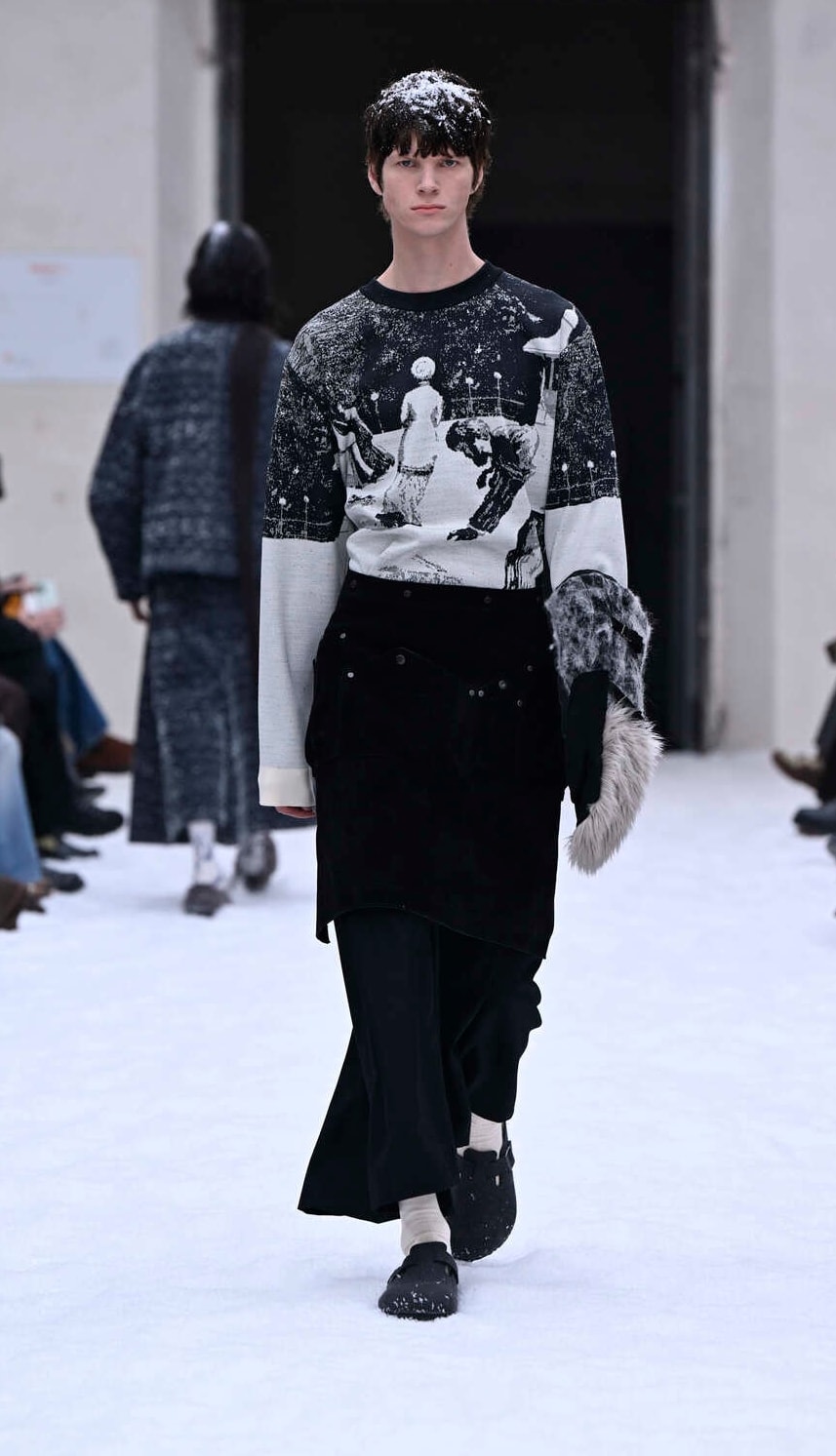 Un look Shinyakozuka fall-winter 2026/27 (foto Francesc Ten/MFF)