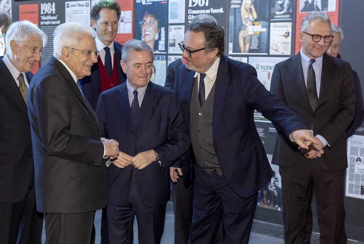 Il presidente della repubblica Sergio Mattarella a sinistra
