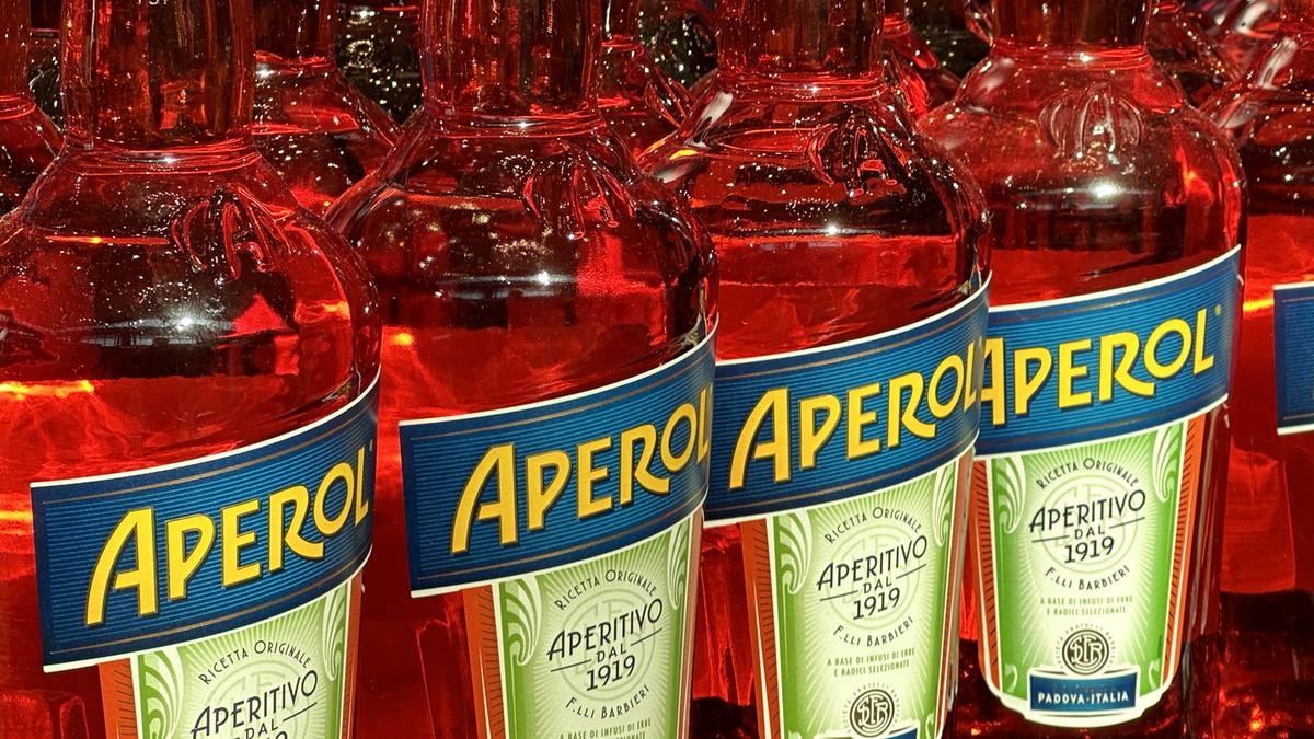 L’alcol non brinda più: da Campari a Diageo vendite ferme e titoli in rosso. Come i big del settore provano a ripartire