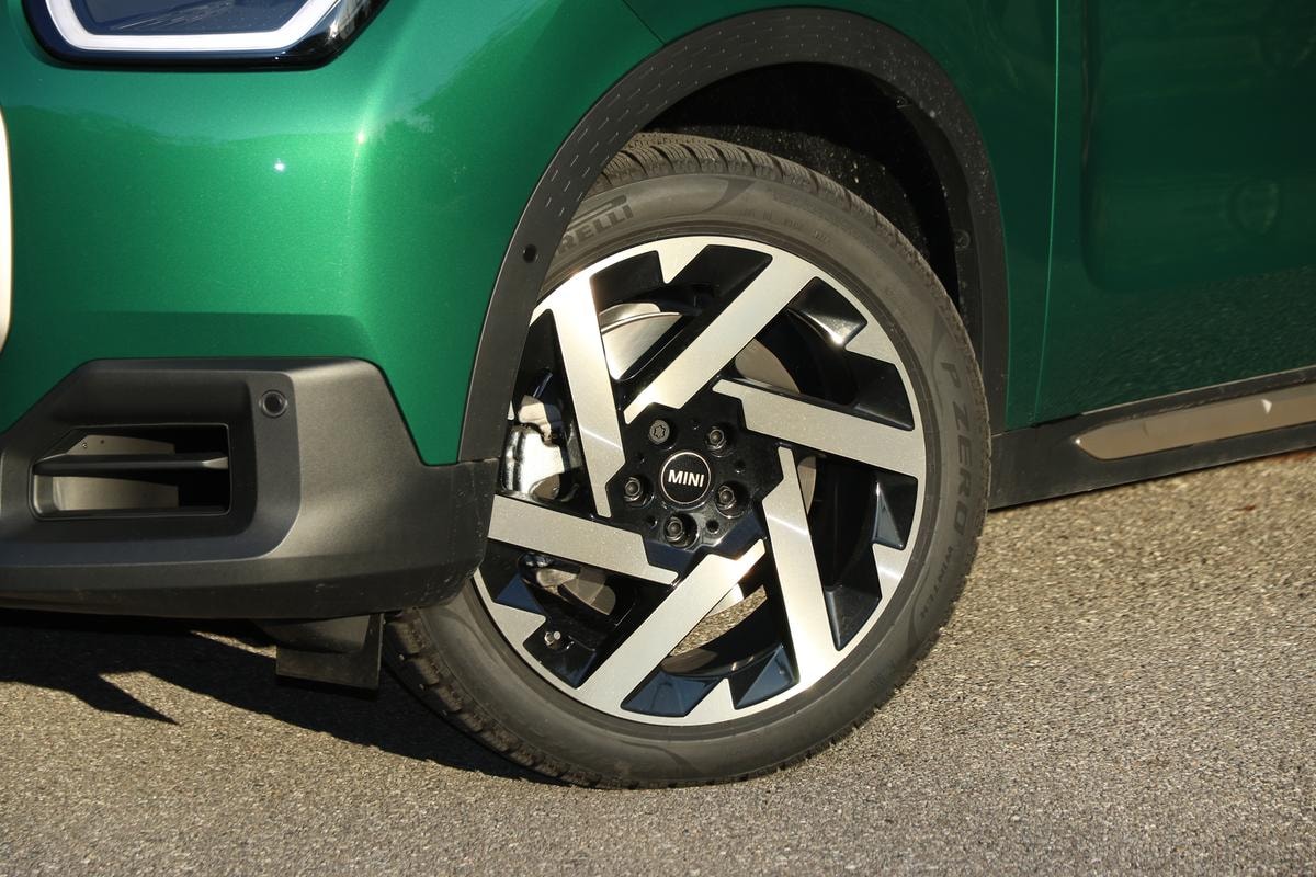 Da Milano a Cortina in Mini Countryman: il road trip d’inverno che sembra un rally