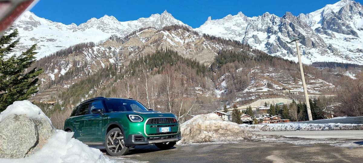Da Milano a Cortina in Mini Countryman: il road trip d’inverno che sembra un rally