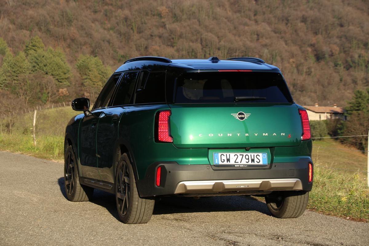 Da Milano a Cortina in Mini Countryman: il road trip d’inverno che sembra un rally