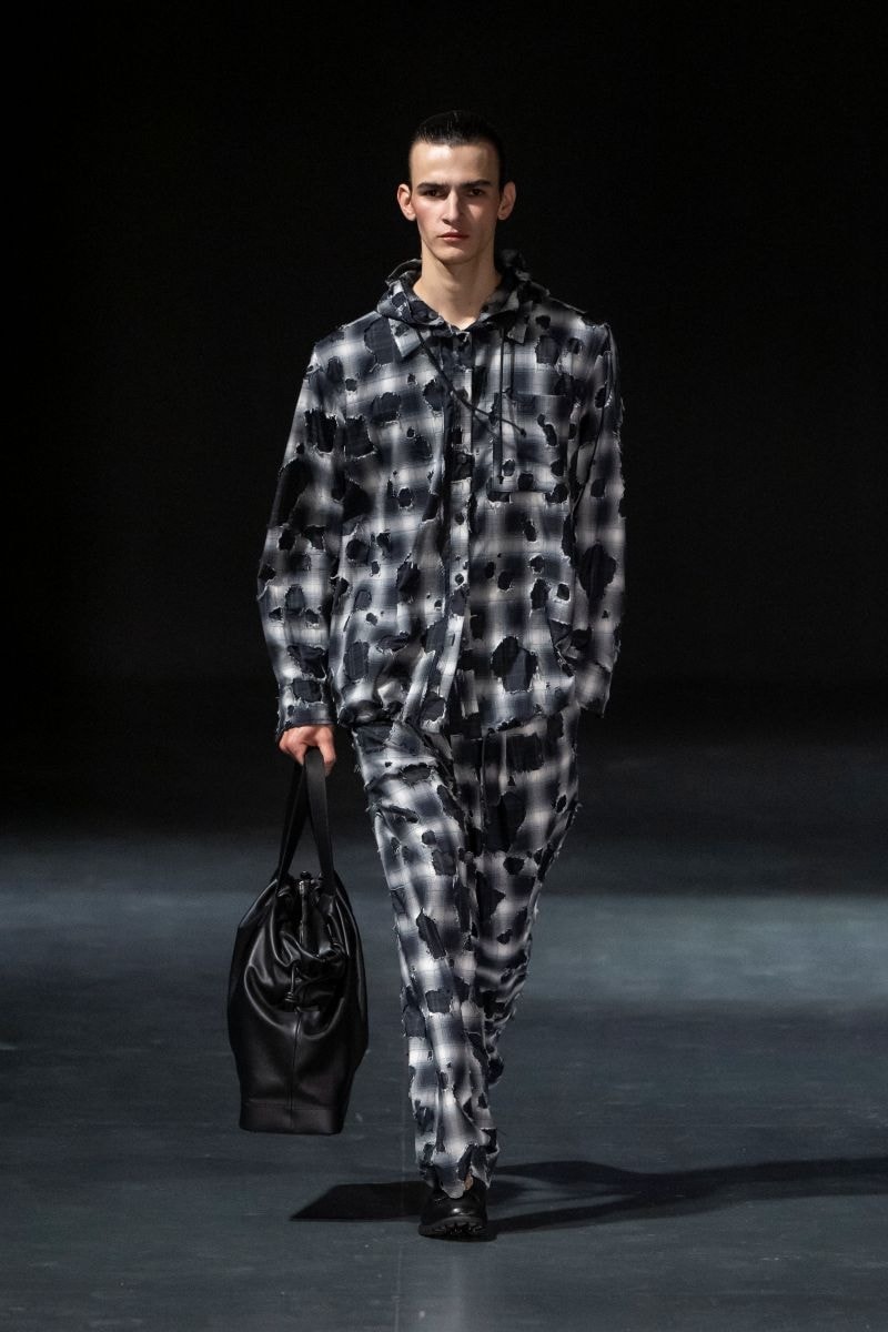 Un look Qasimi fall-winter 2026 (ph Francesc Ten/MFF)