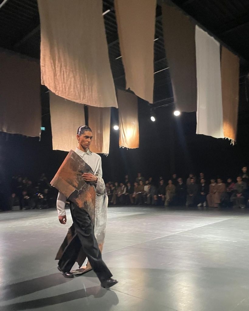 Un look Qasimi fall-winter 2026 (ph Eleonora Agus)