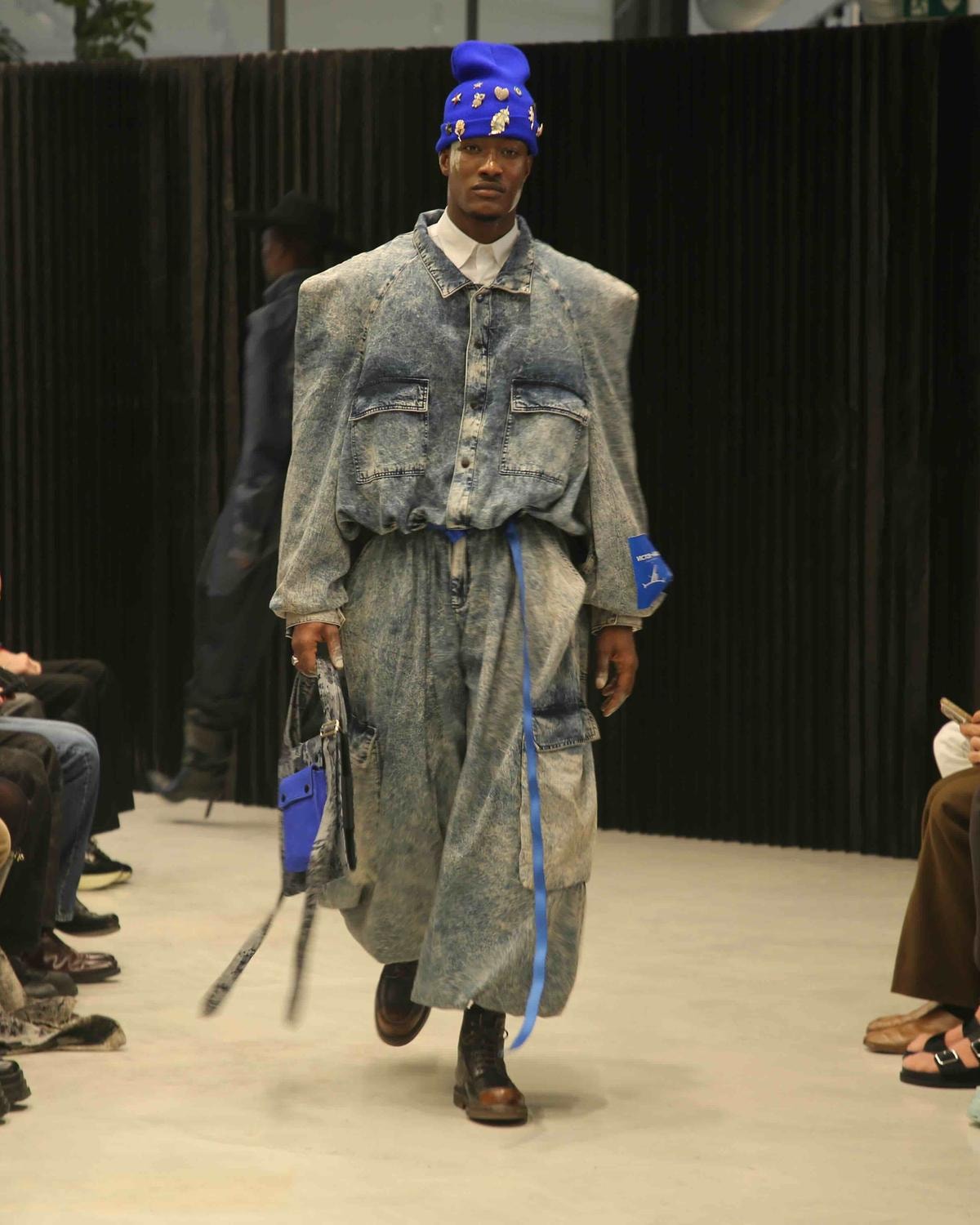 Un look Victor Hart autunno-inverno 2026/27 (courtesy Victor Hart)