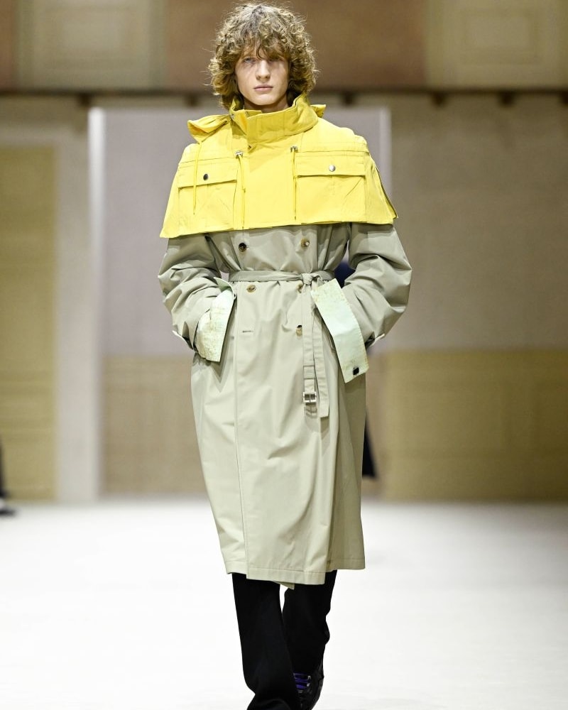 Un look Prada fall-winter 2026/27 (ph Francesc Ten/MFF)
