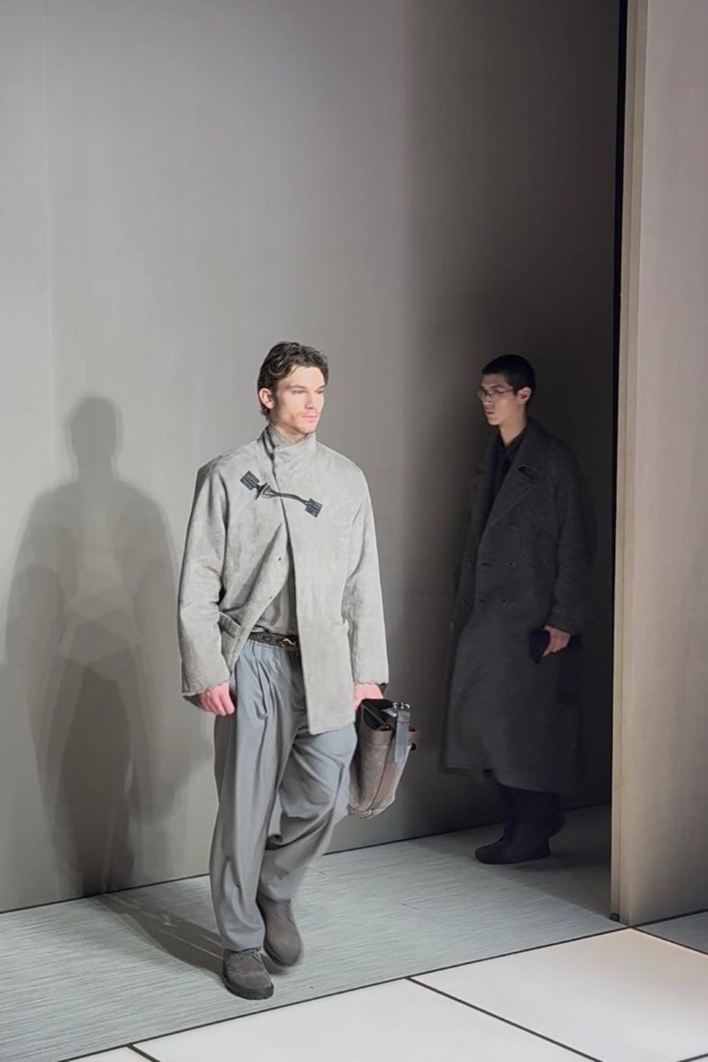 Un look Giorgio Armani fall-winter 2026/27 (ph Tommaso Palazzi)