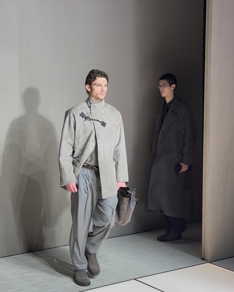 Un look Giorgio Armani fall-winter 2026/27 (ph Tommaso Palazzi)