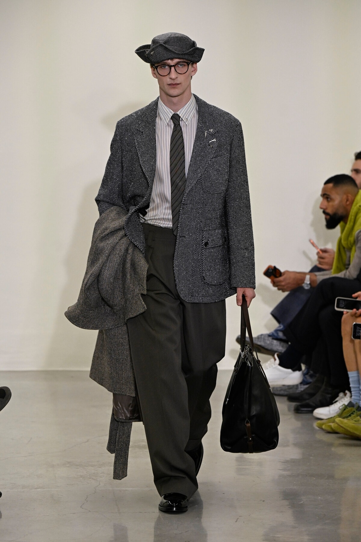 Un look Paul Smith fall-winter 2026/27 (foto Francesc Ten/MFF)