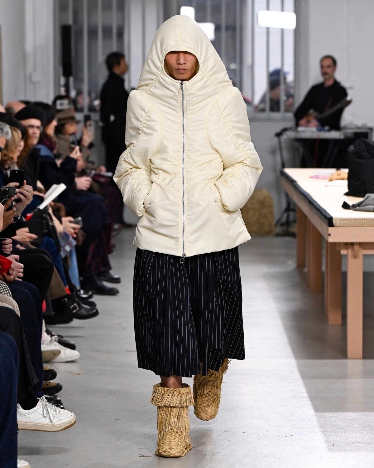 Un look Setchu fall-winter 2026/27 (foto Francesc Ten/MFF)