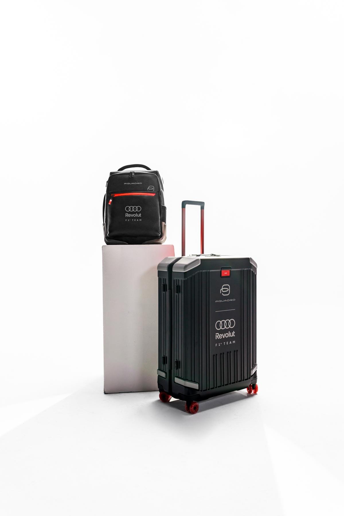 La collezione Piquadro per il team Audi Revolut F1 (courtesy Piquadro)