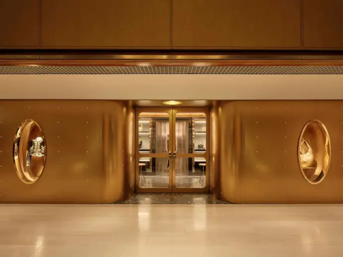Il salon-boutique di Schiaparelli a Hong Kong (courtesy Schiaparelli)