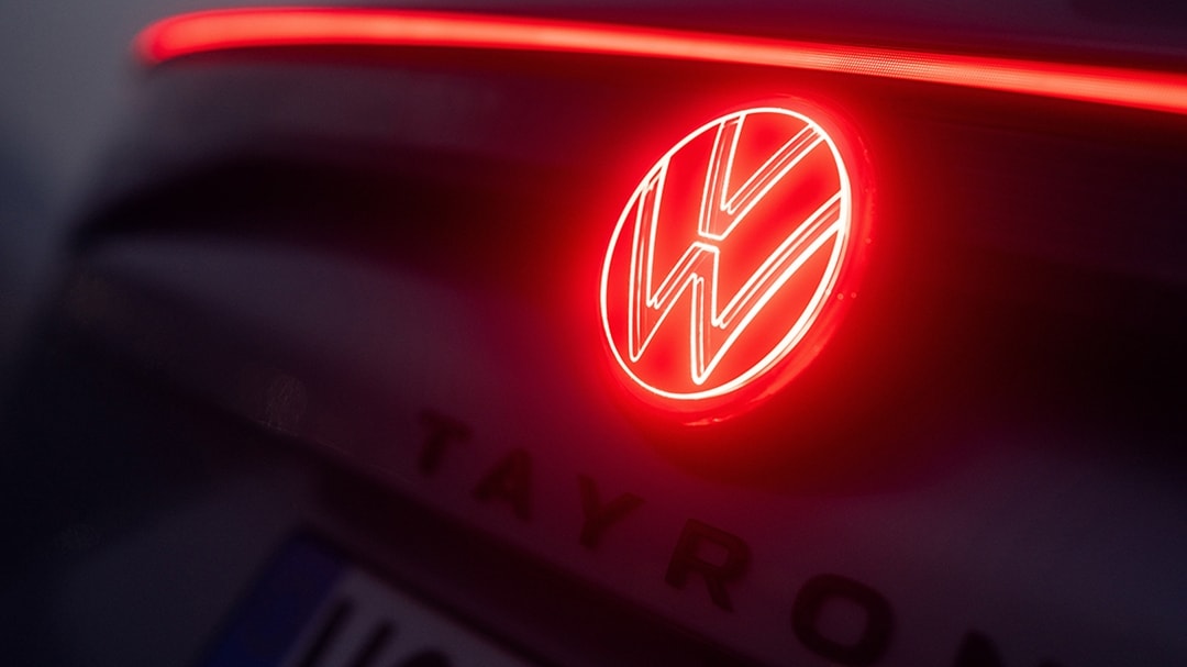 Volkswagen riorganizza i marchi: meno manager e ruoli accentrati per risparmiare un miliardo 