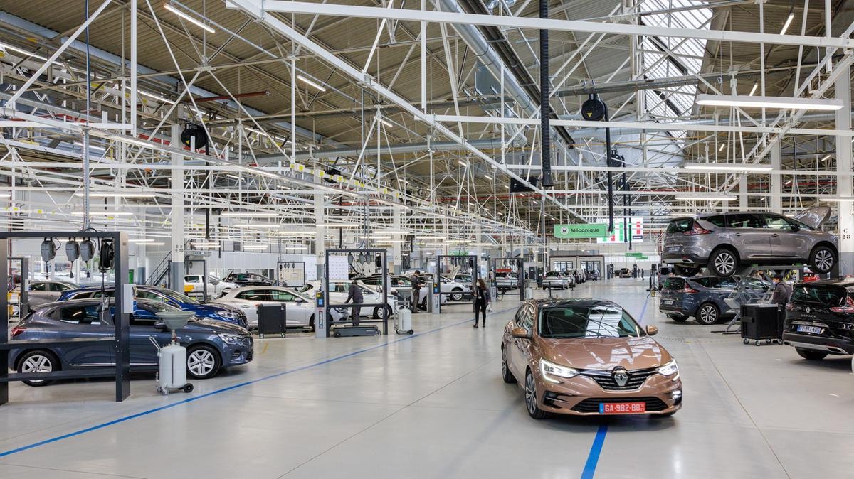 Renault riorganizza l’elettrico: Ampere torna sotto la casa madre, svolta rispetto alla strategia dell’ex ceo De Meo