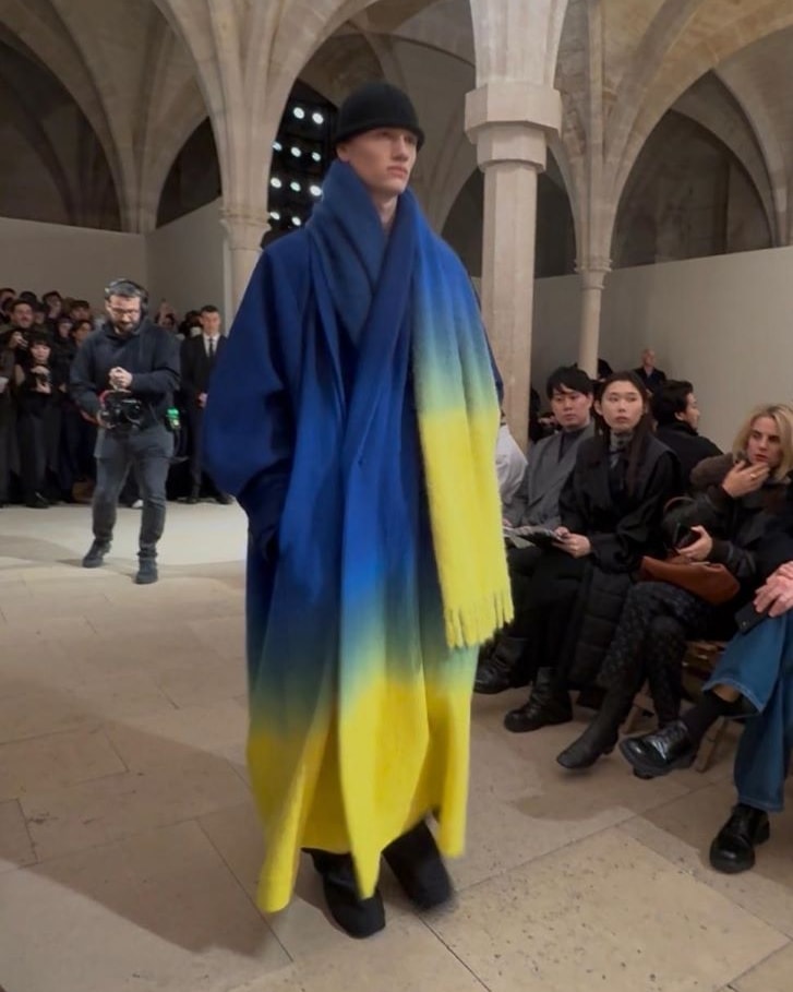 Issey Miyake presenta il formale senza forma