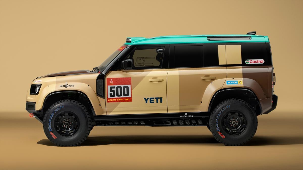Tre Land Rover Defender Rally D7X-R sul podio Dakar: la maratona che diventa prova di stile