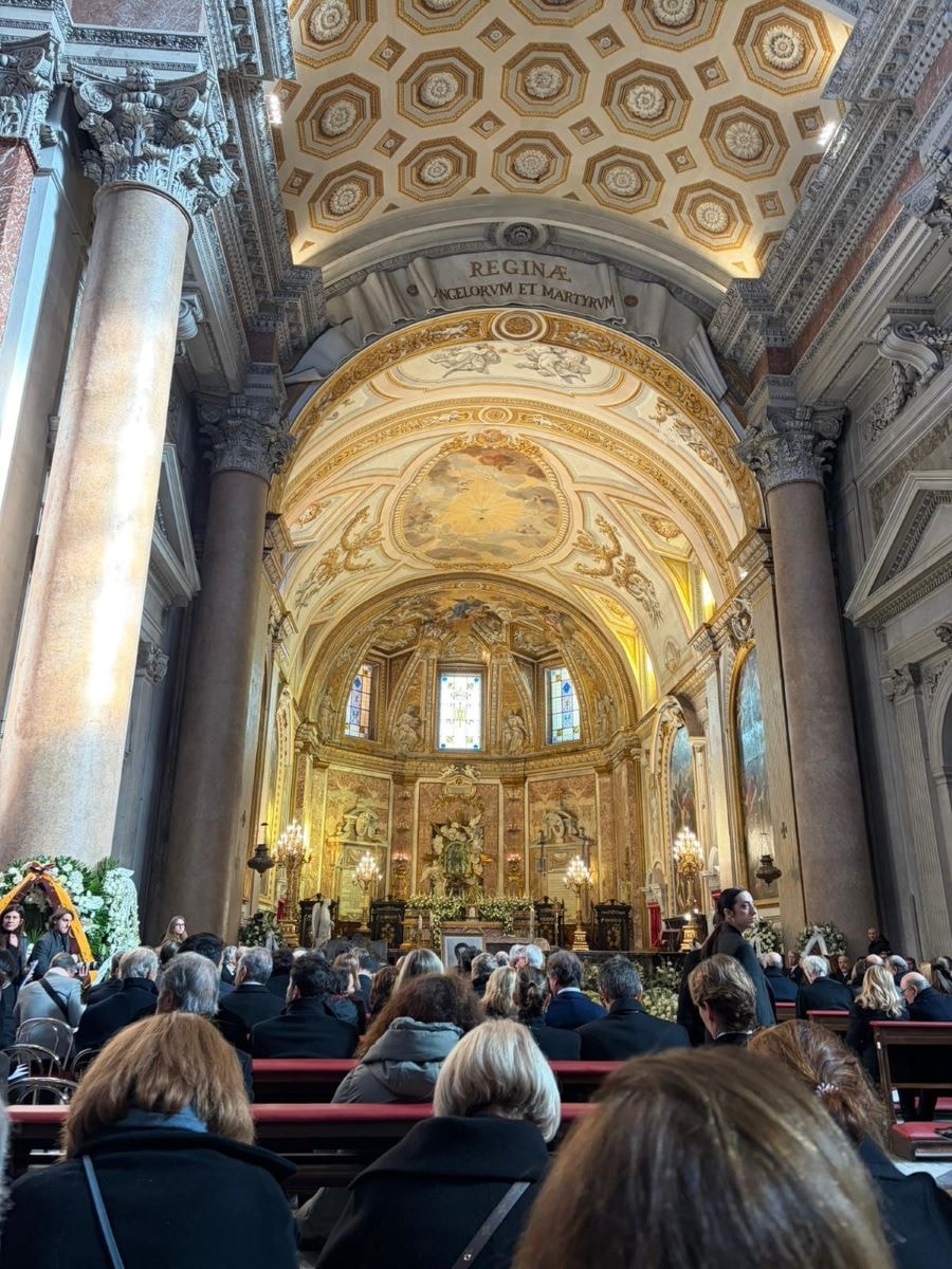 La Basilica di Santa Maria degli Angeli e dei Martiri a Roma in attesa del funerale di Valentino Garavani (ph Martina Ferraro)