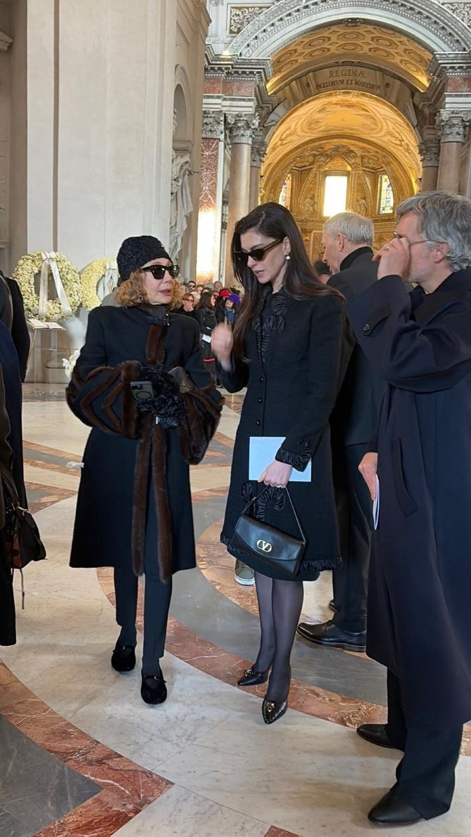 Da sinistra, Marisa Berenson e Anne Hathaway (ph Martina Ferraro)