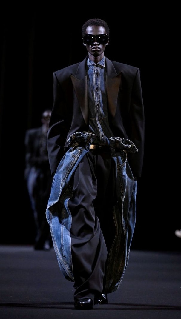 Un look Juun.J fall-winter 2026/27 (ph Francesc Ten/MFF)