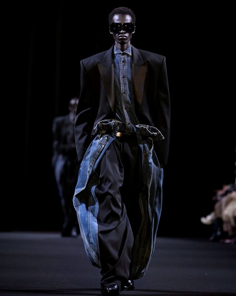 Un look Juun.J fall-winter 2026/27 (ph Francesc Ten/MFF)