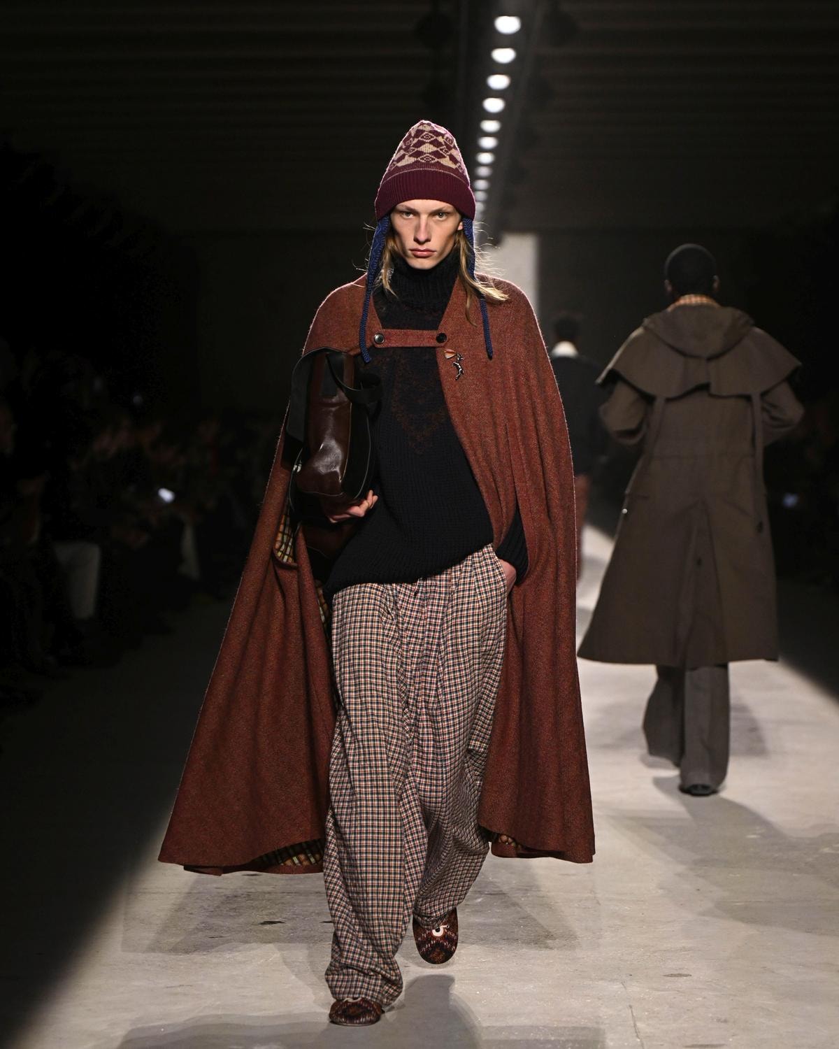 Un look Dries Van Noten fall-winter 2026/27 (ph Francesc Ten/MFF)