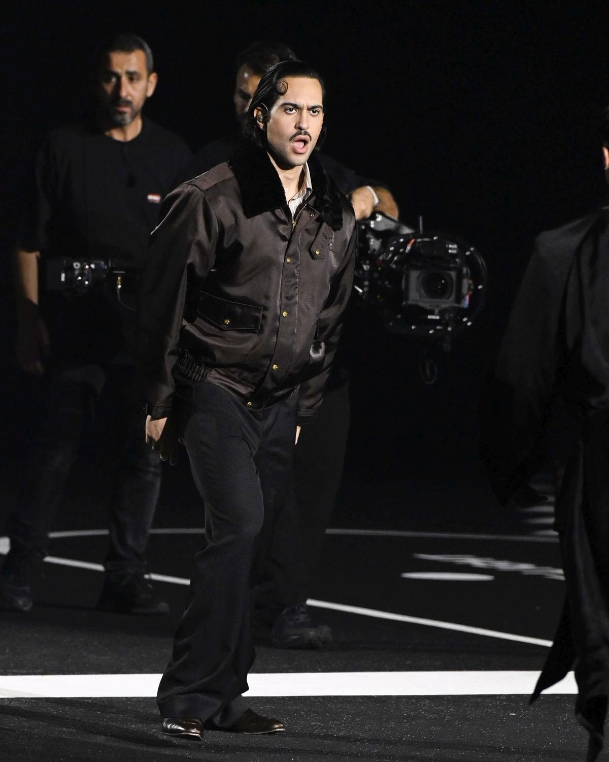 Mahmood durante lo show fall-winter 2026/27 di Willy Chavarria (ph Francesc Ten/MFF)