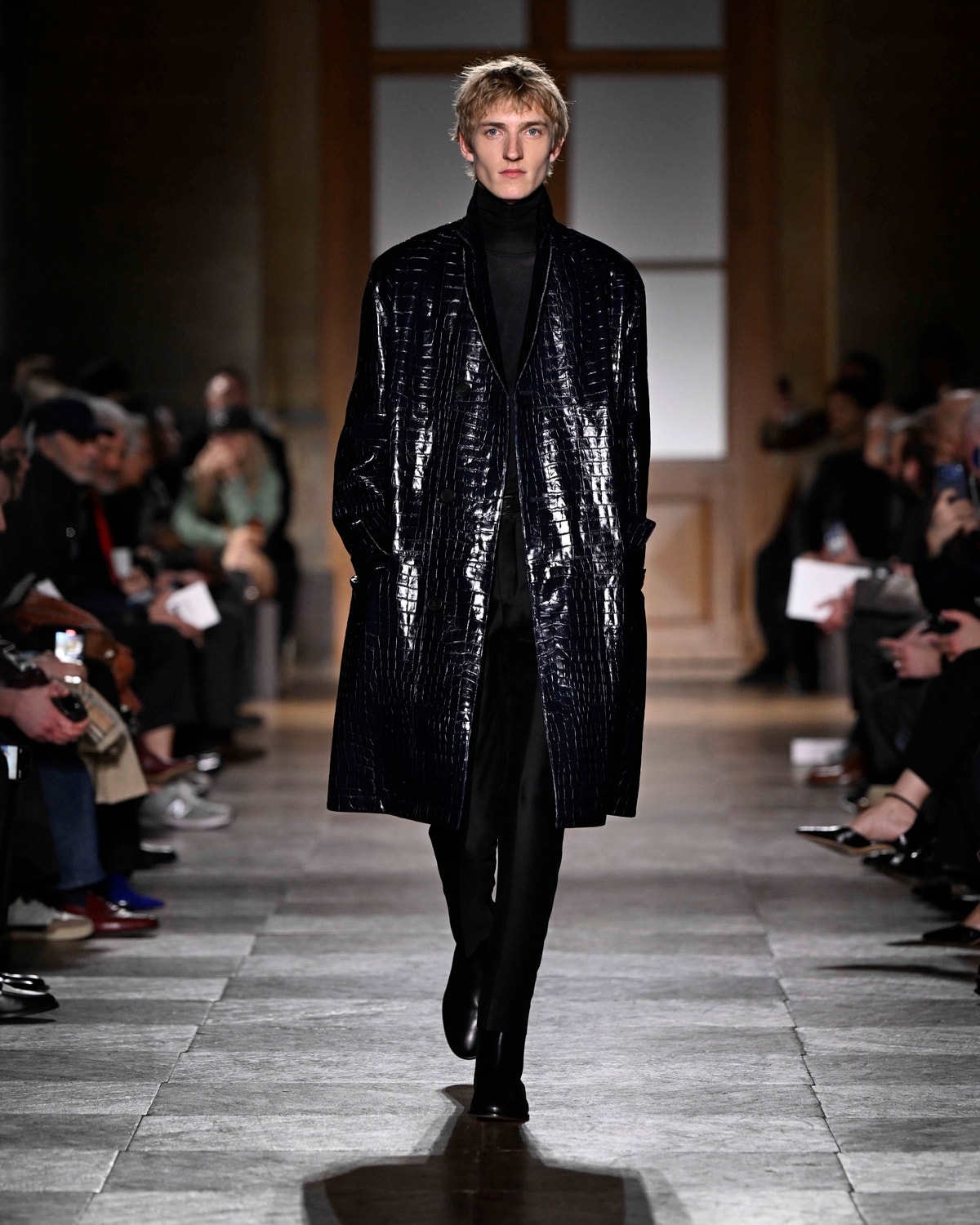 Un look Hermès fall-winter 2026/27 (foto Francesc Ten/MFF)