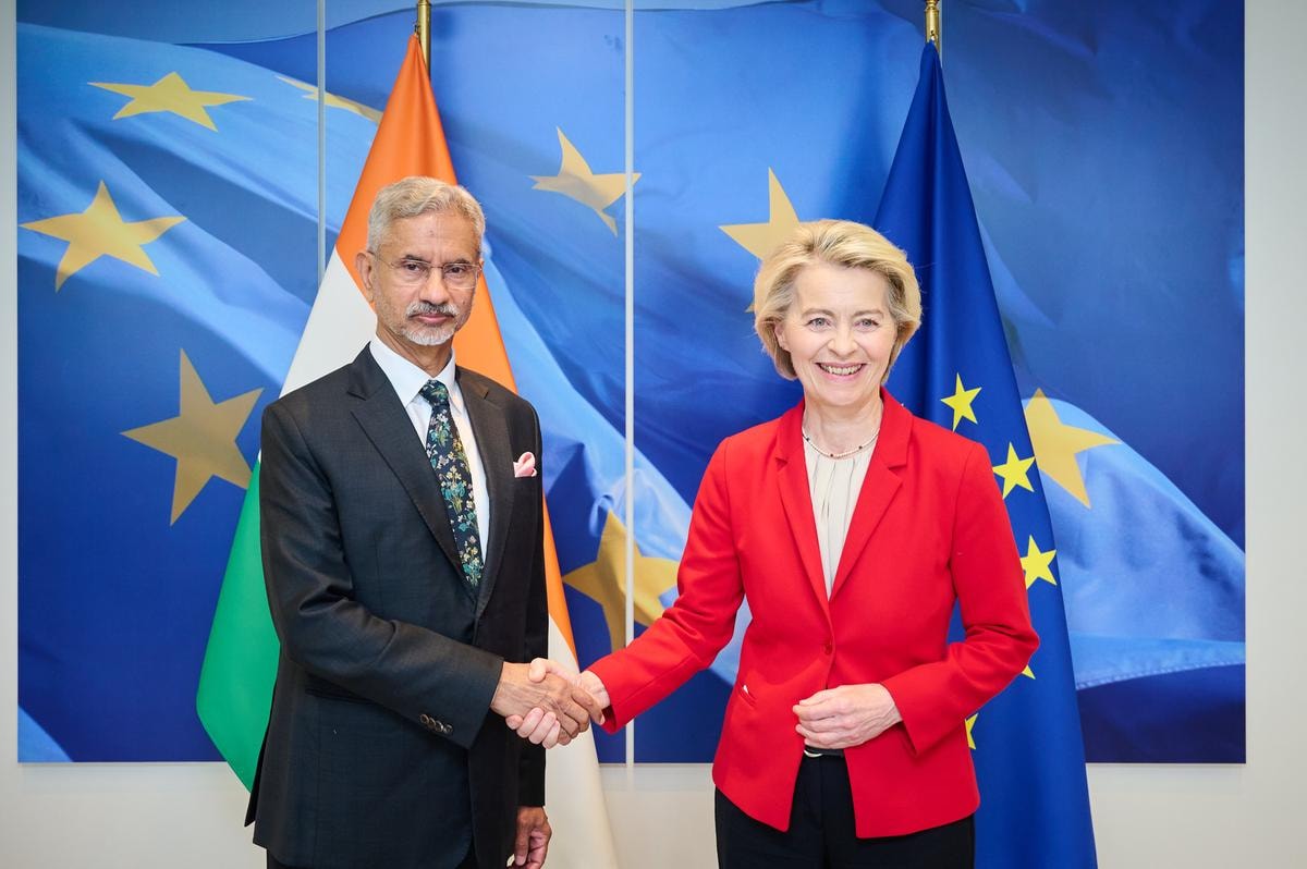 Auto, svolta in India: l’accordo con l’Ue taglia i dazi e apre il mercato a Stellantis, Renault e Volkswagen