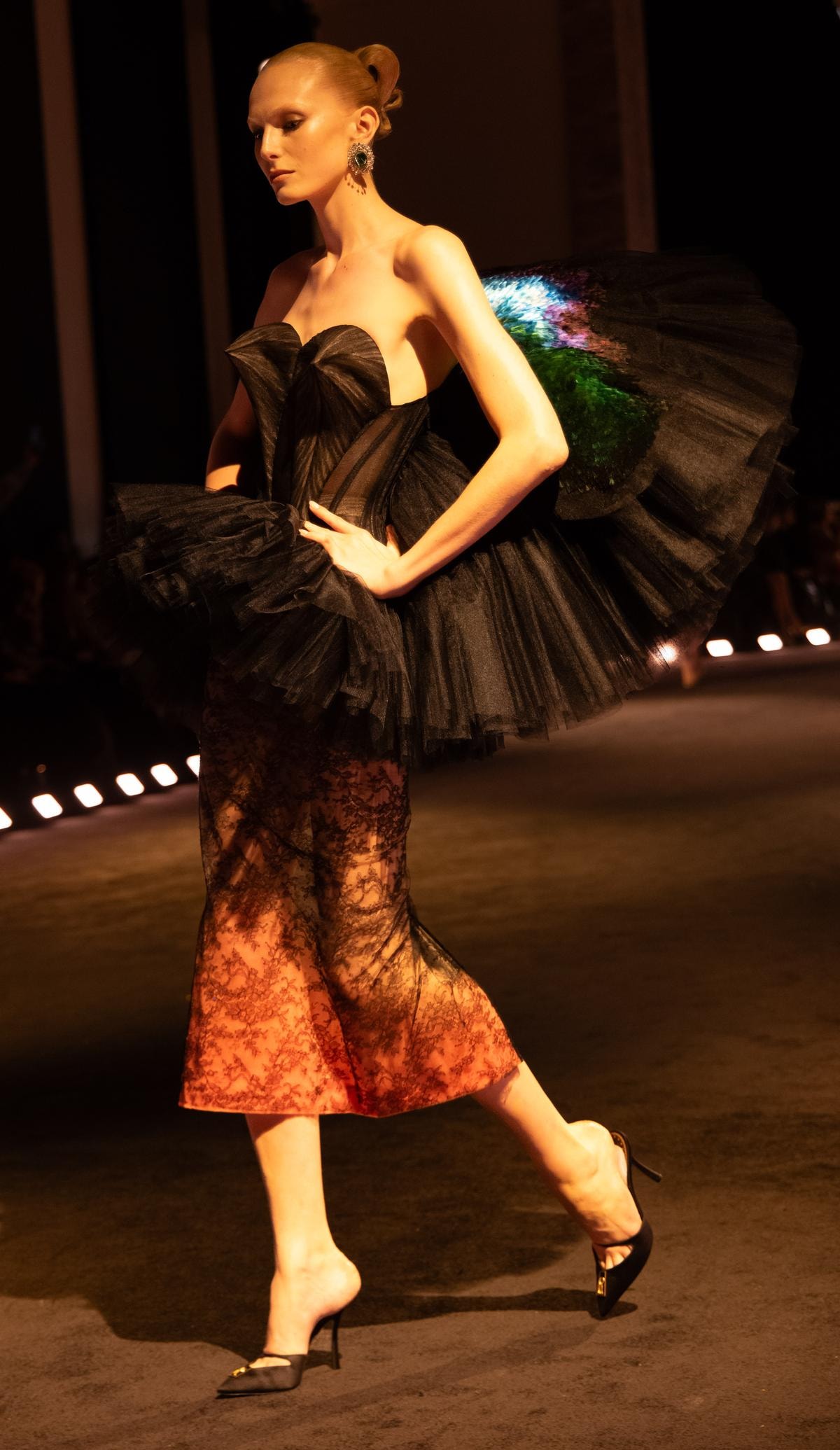 Un look Schiaparelli primavera-estate 2026 (courtesy Schiaparelli)