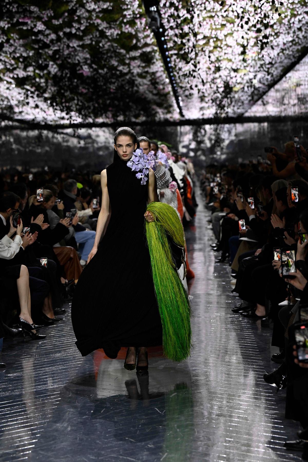 Il finale della sfilata Dior haute couture spring-summer 2026 (ph Francesc Ten/MFF)