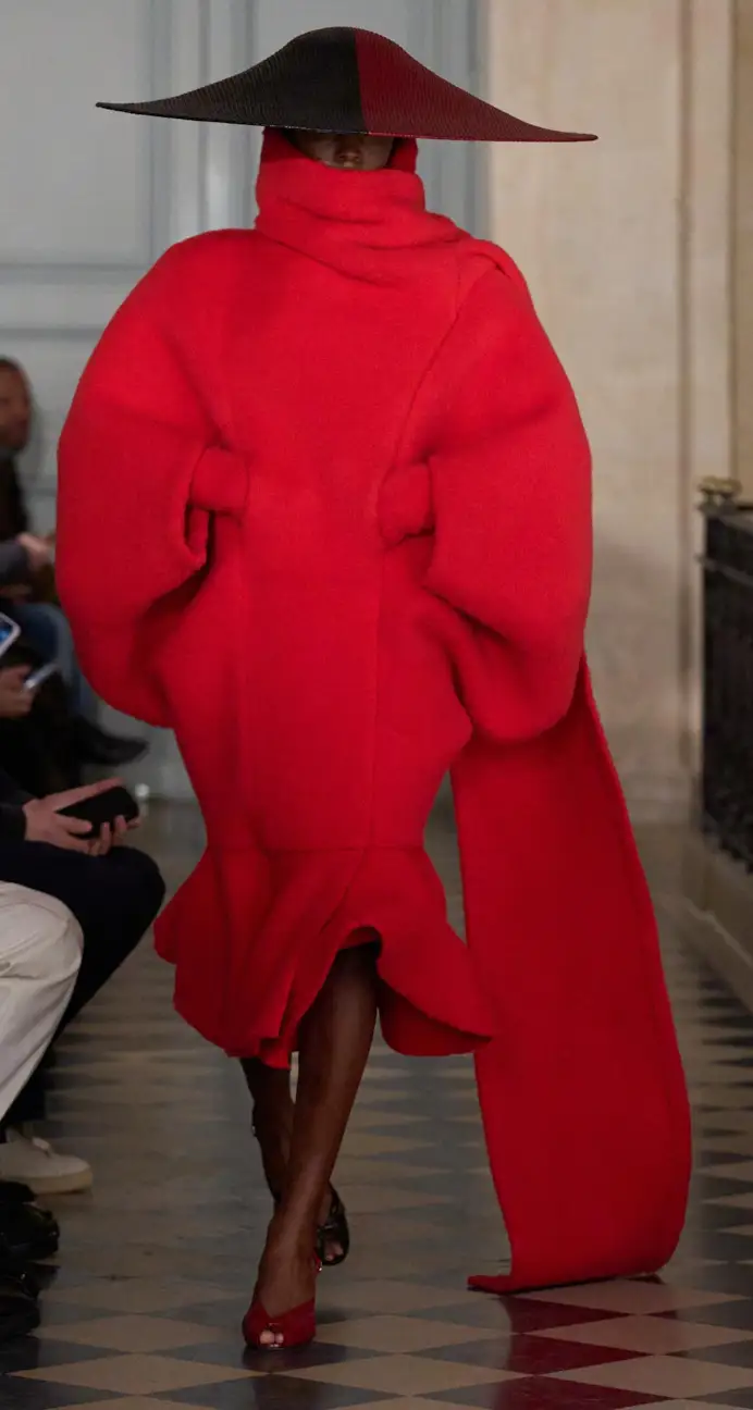 Un look Jacquemus fall-winter 2026 (ph Isidore Montag, courtesy Jacquemus)