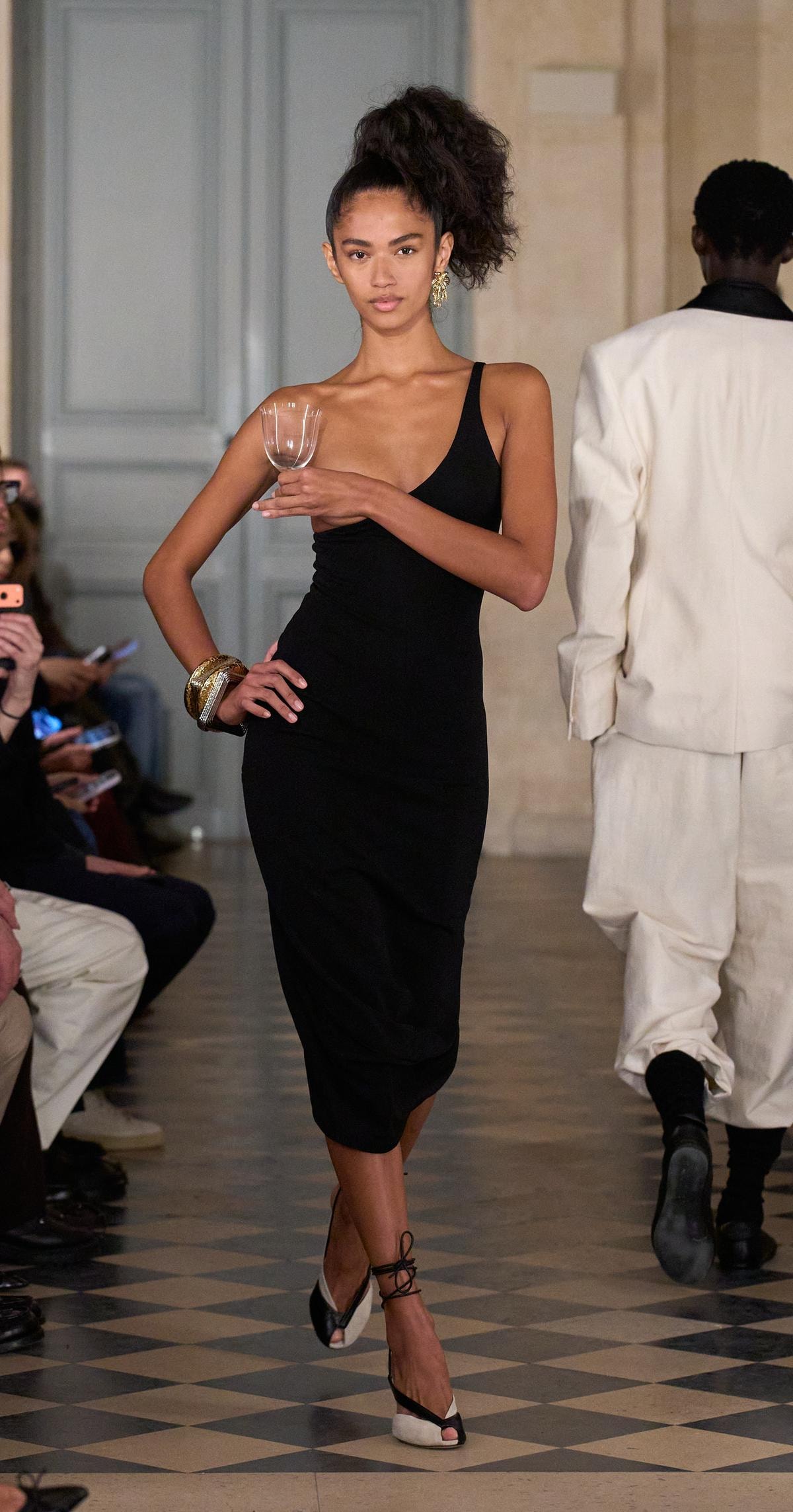 Un look Jacquemus fall-winter 2026/27 (courtesy Jacquemus)