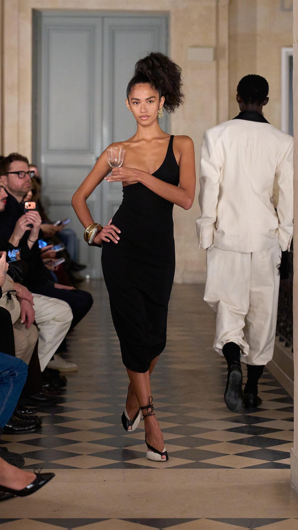 Un look Jacquemus fall-winter 2026/27 (courtesy Jacquemus)