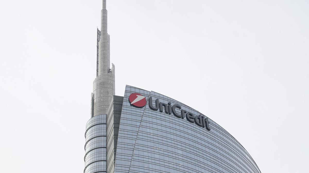 La sede di Unicredit in Piazza Gae Aulenti a Milano