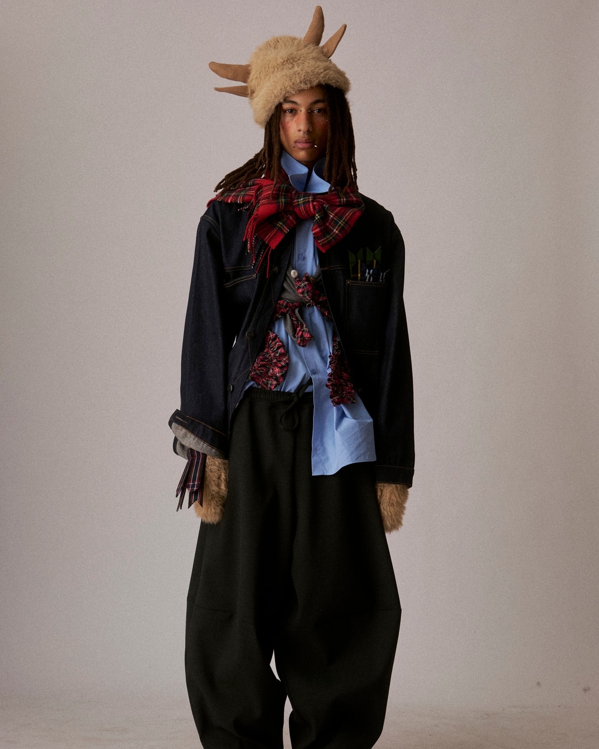 Un look Charles Jeffrey Loverboy autunno-inverno 2026/27 (courtesy Charles Jeffrey Loverboy)