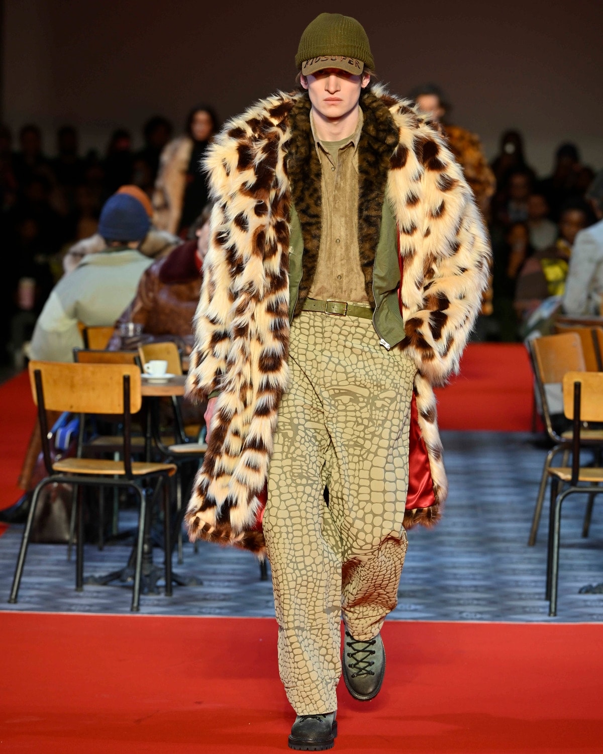 Un look Kidsuper autunno-inverno 2026/27 (foto Francesc Ten/MFF)