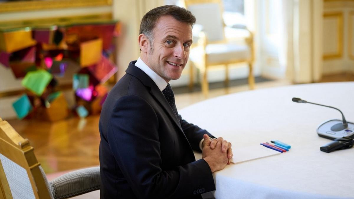 Francia, la Camera approva il divieto all’utilizzo dei social per i minori di 15 anni. Macron: Passo importante