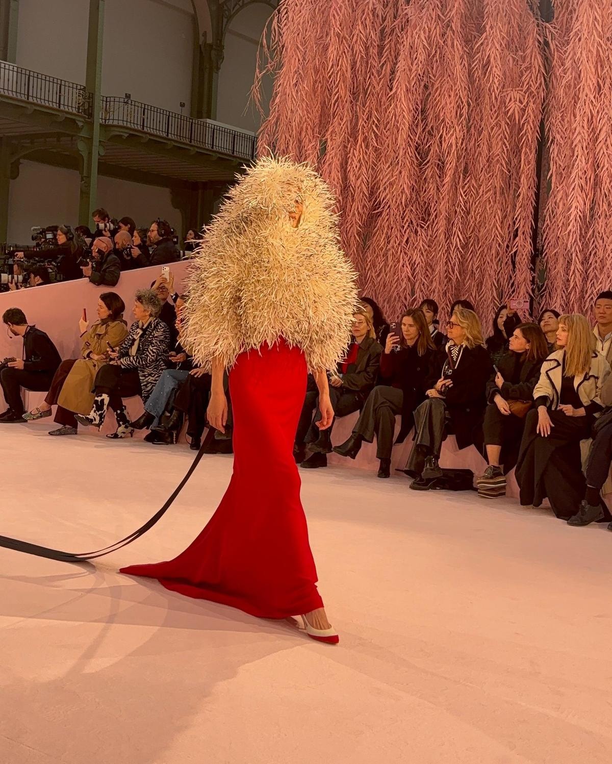 Un look Chanel couture primavera-estate 2026 (ph Chiara Bottoni)