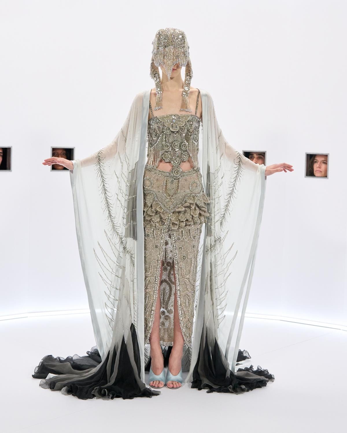 Un look Valentino haute couture 2026 (ph Alessandro Lucioni, courtesy Valentino)