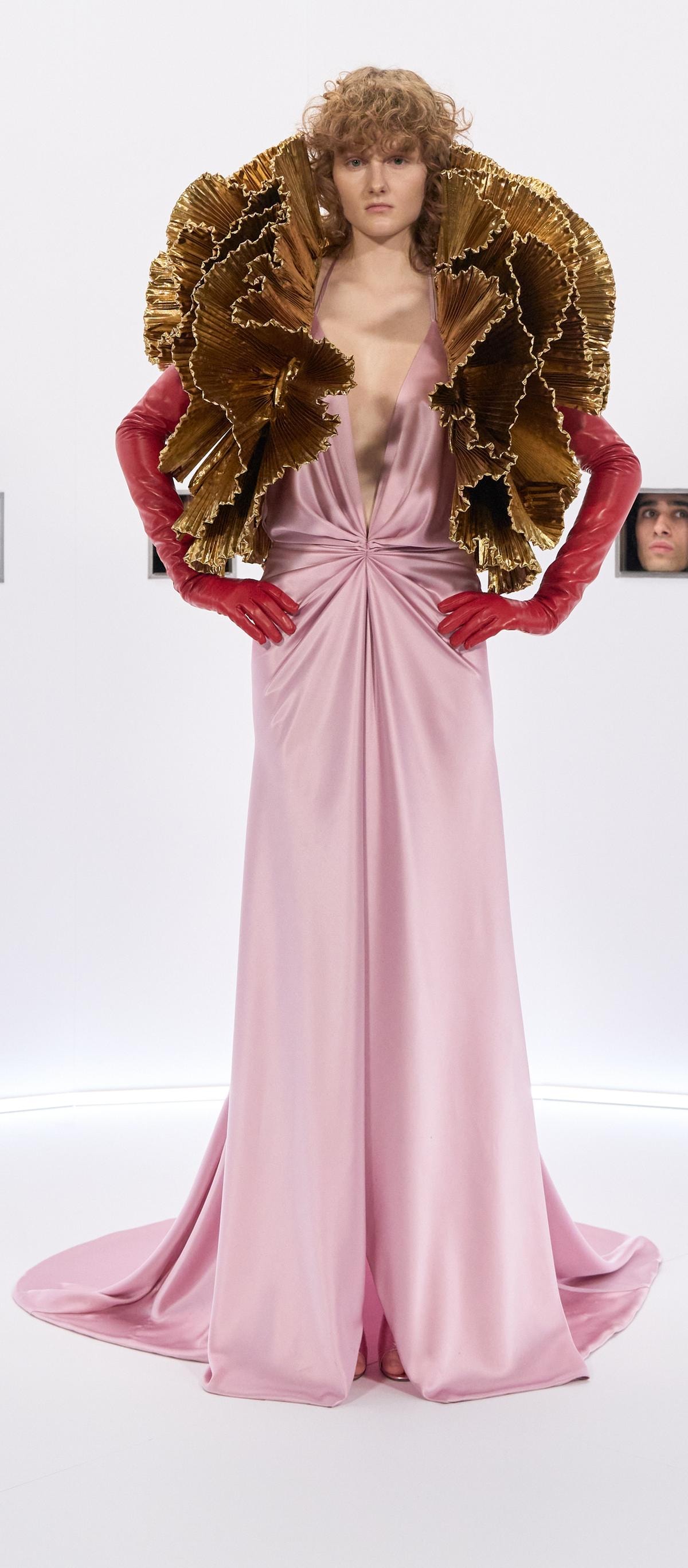 Un look Valentino haute couture 2026 (ph Alessandro Lucioni, courtesy Valentino)