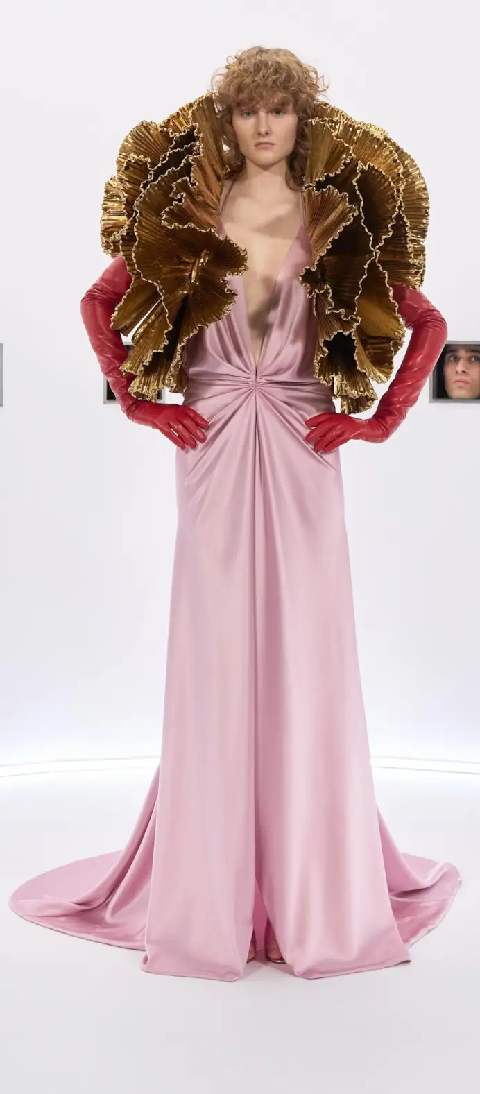 Un look Valentino haute couture 2026 (ph Alessandro Lucioni, courtesy Valentino)