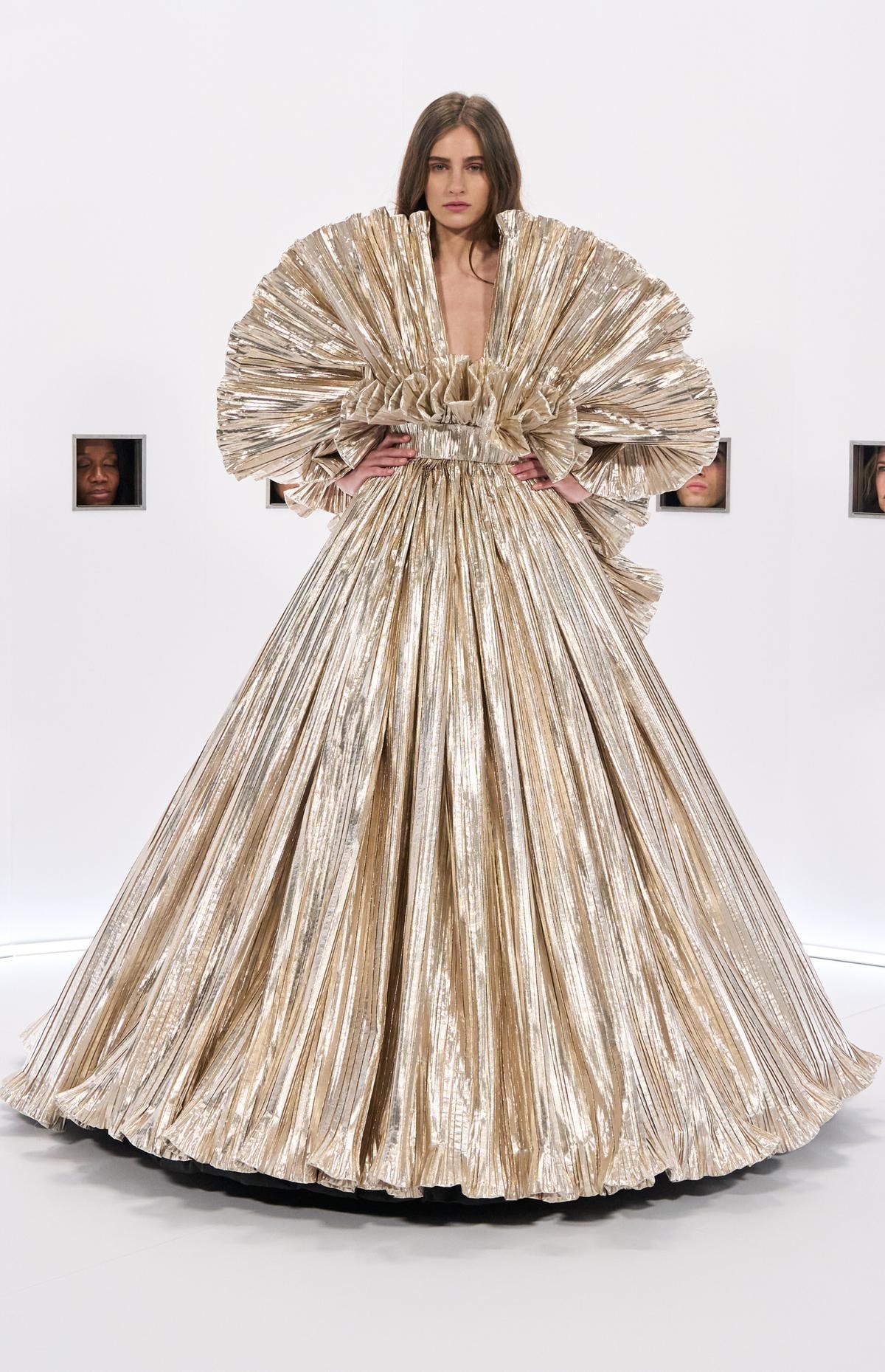 Un look Valentino haute couture 2026 (ph Alessandro Lucioni, courtesy Valentino)